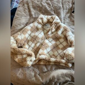 NWT Hollister cropped Sherpa half zip in Cream and Tan